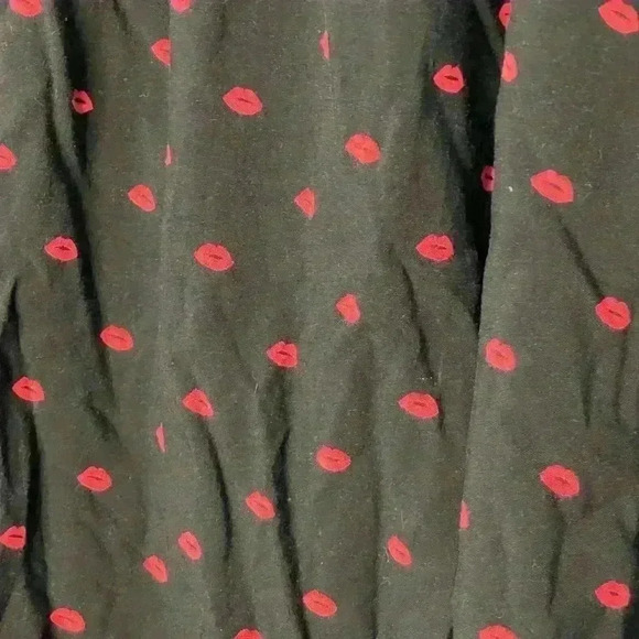 Torrid Black Red Lips Challis Skater Skirt 3 3X 22/24 - Picture 4 of 5